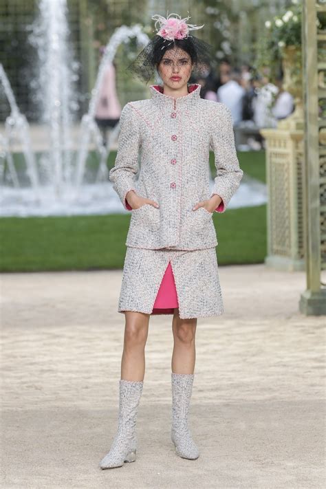 chanel trucco estate 2018|Chanel Couture Spring 2018 .